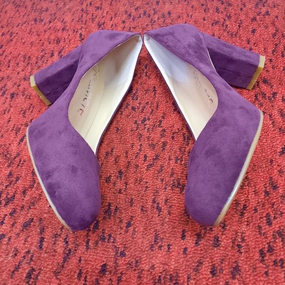 Castamere Red Burgandy Women's Block Heel Pump Slip on Shoes Faux Suede Size 9.5 - Picture 12 of 15